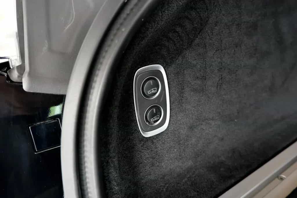 Aston Martin DBX 4.0 V8 Sitzbelüftung Bi-Color DeutschesFZ 09/2021-photo-20