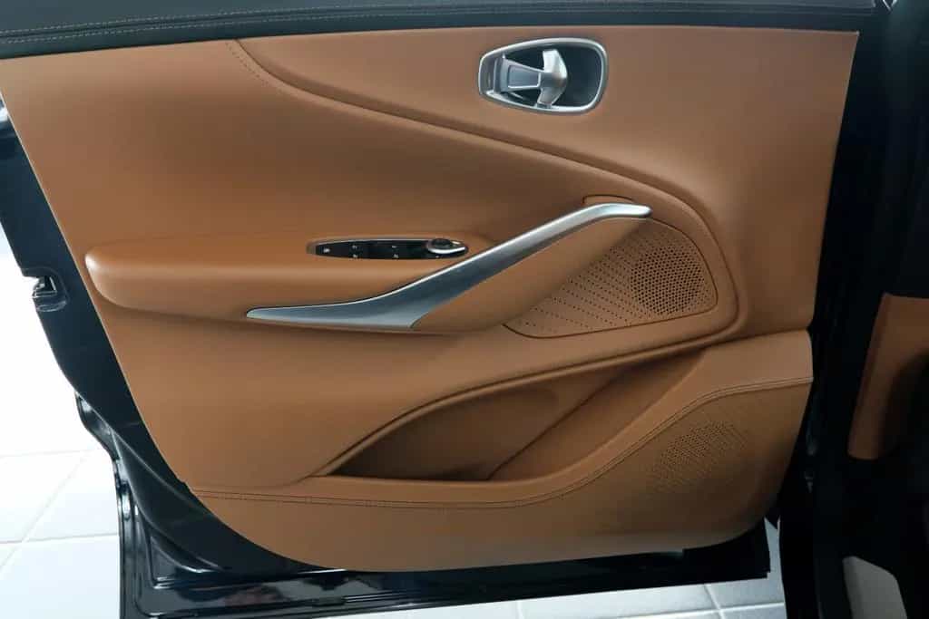 Aston Martin DBX 4.0 V8 Sitzbelüftung Bi-Color DeutschesFZ 09/2021-photo-8