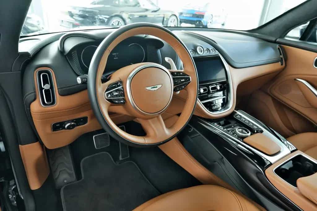 Aston Martin DBX 4.0 V8 Sitzbelüftung Bi-Color DeutschesFZ 09/2021-photo-9