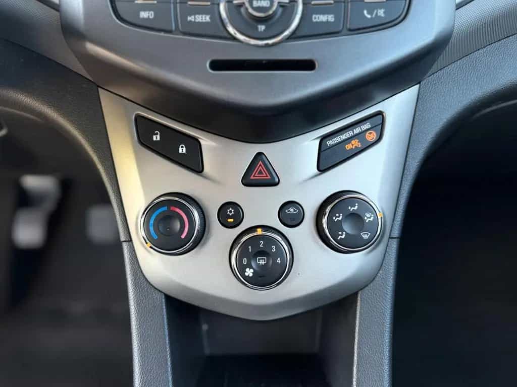 Chevrolet Aveo Schrägheck LT+ /KLIMA/TEMP/NAVI 04/2013-photo-17