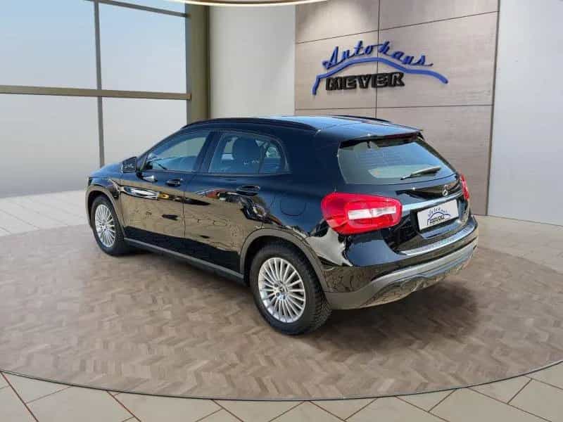 Mercedes-Benz GLA-Class 180 Navi/Winterpaket 10/2019-photo-2