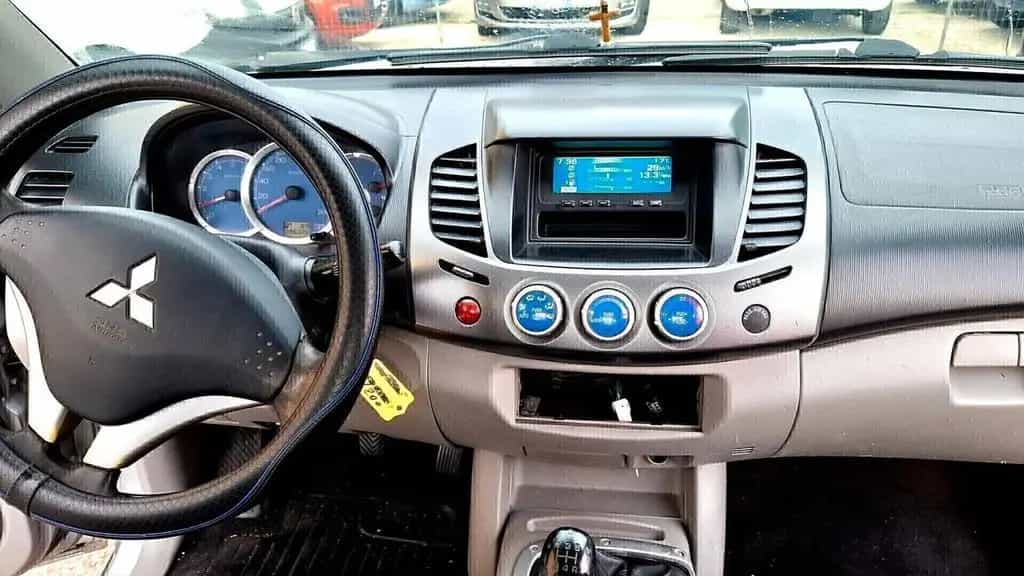 Mitsubishi L200 L200 2.5 DI-D/136CV Club Cab Invite 09/2008-photo-8