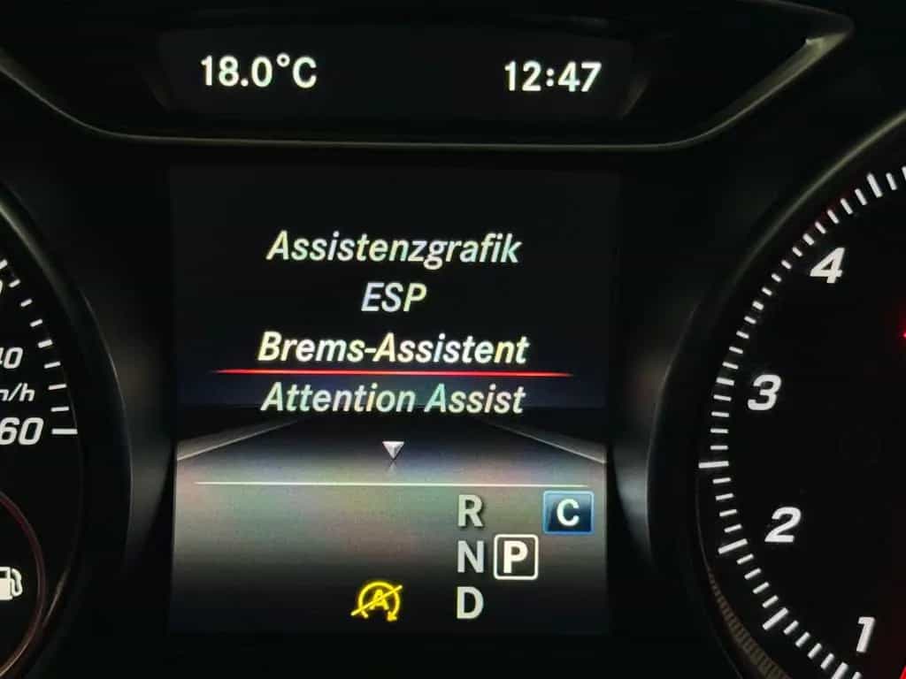 Mercedes-Benz GLA 200 7G-DCT SPORTPAKET URBAN NAVI LED KAMERA 01/2020-photo-28