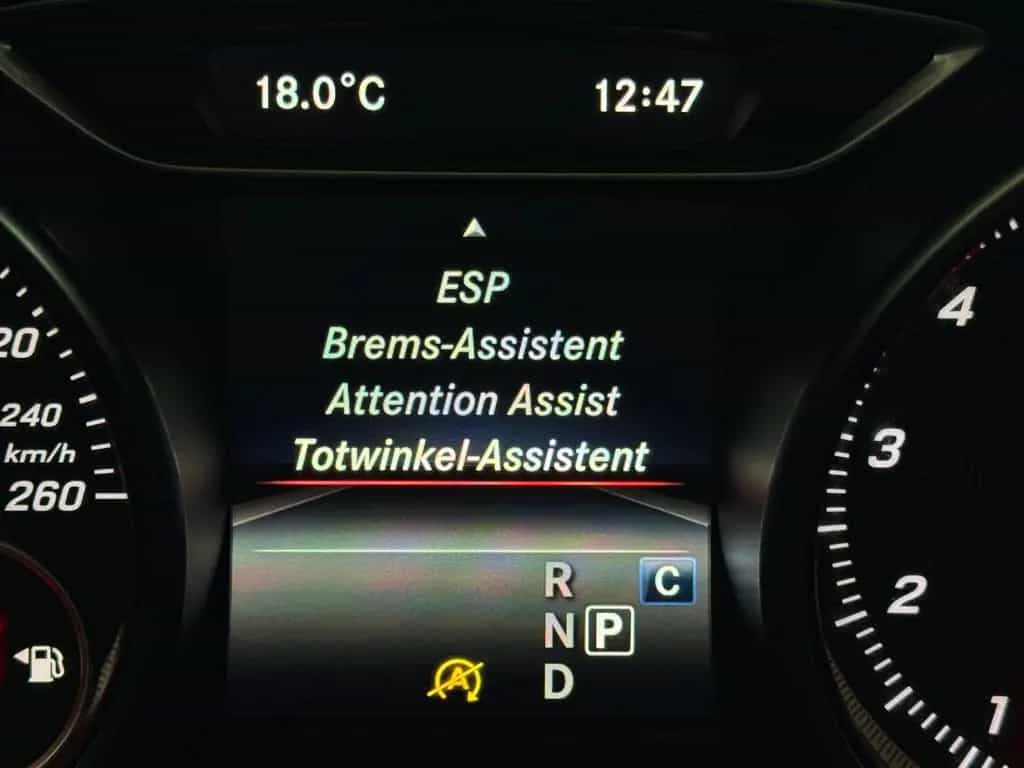 Mercedes-Benz GLA 200 7G-DCT SPORTPAKET URBAN NAVI LED KAMERA 01/2020-photo-29