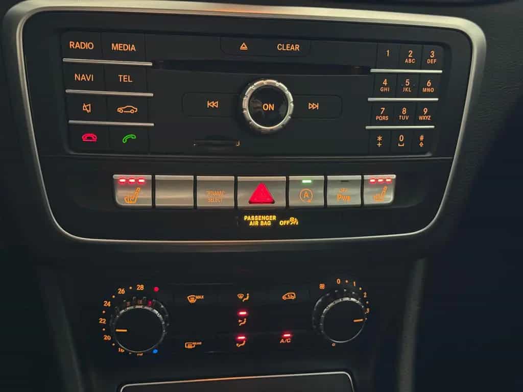 Mercedes-Benz GLA 200 7G-DCT SPORTPAKET URBAN NAVI LED KAMERA 01/2020-photo-30
