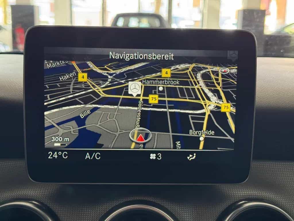 Mercedes-Benz GLA 200 7G-DCT SPORTPAKET URBAN NAVI LED KAMERA 01/2020-photo-31