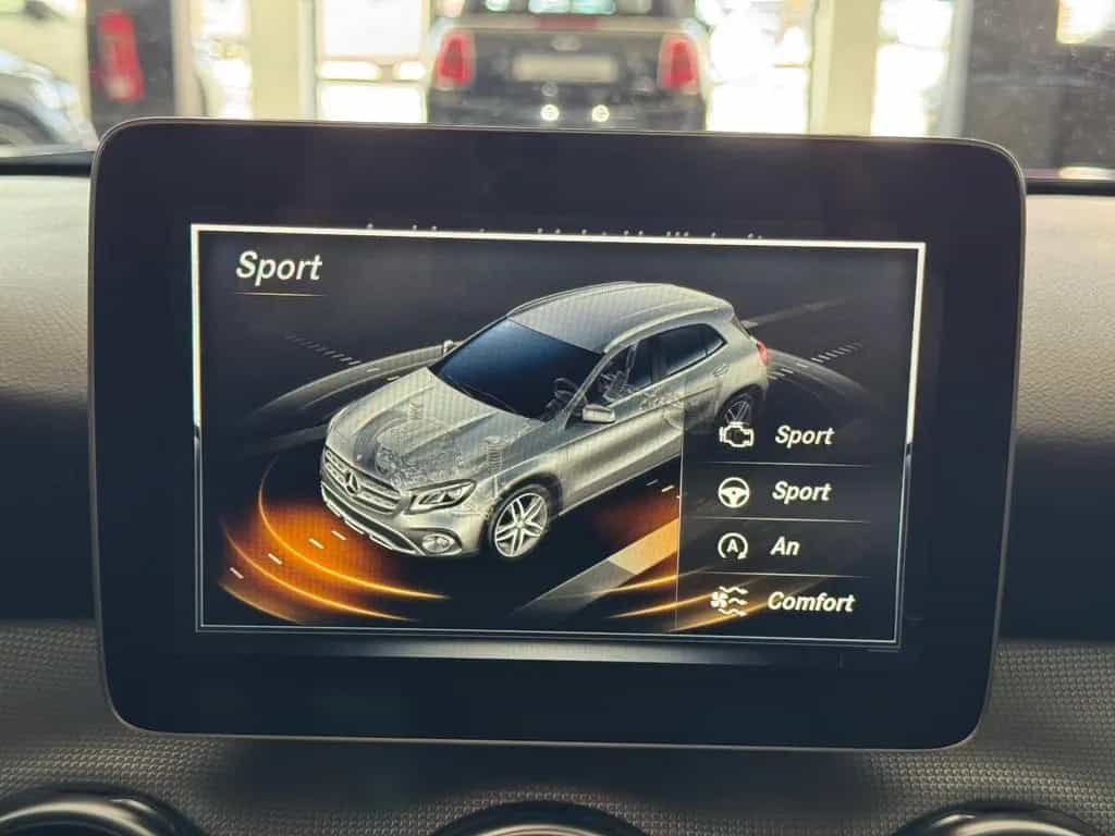 Mercedes-Benz GLA 200 7G-DCT SPORTPAKET URBAN NAVI LED KAMERA 01/2020-photo-34