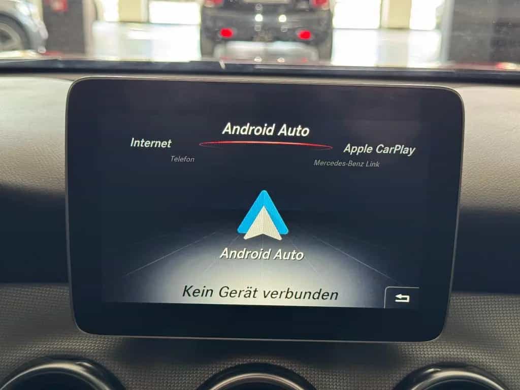 Mercedes-Benz GLA 200 7G-DCT SPORTPAKET URBAN NAVI LED KAMERA 01/2020-photo-37