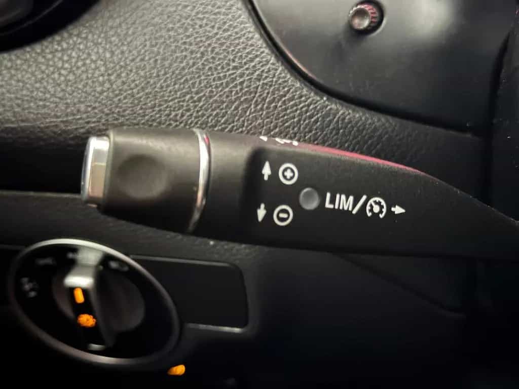 Mercedes-Benz GLA 200 7G-DCT SPORTPAKET URBAN NAVI LED KAMERA 01/2020-photo-44