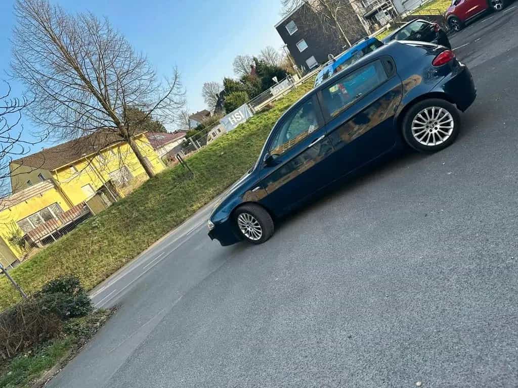 Alfa Romeo 147 1.6 Spark TÜV 04 2027 03/2009-photo-1