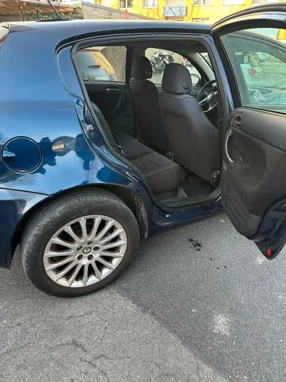 Alfa Romeo 147 1.6 Spark TÜV 04 2027 03/2009-photo-3