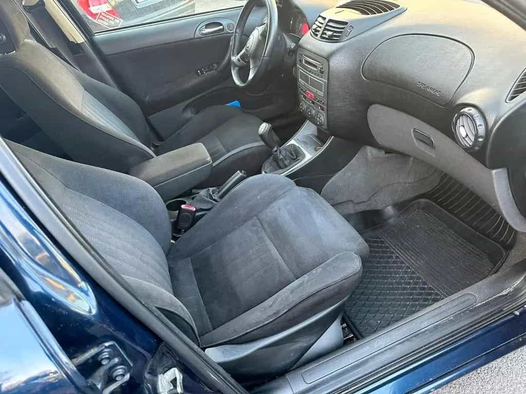 Alfa Romeo 147 1.6 Spark TÜV 04 2027 03/2009-photo-5