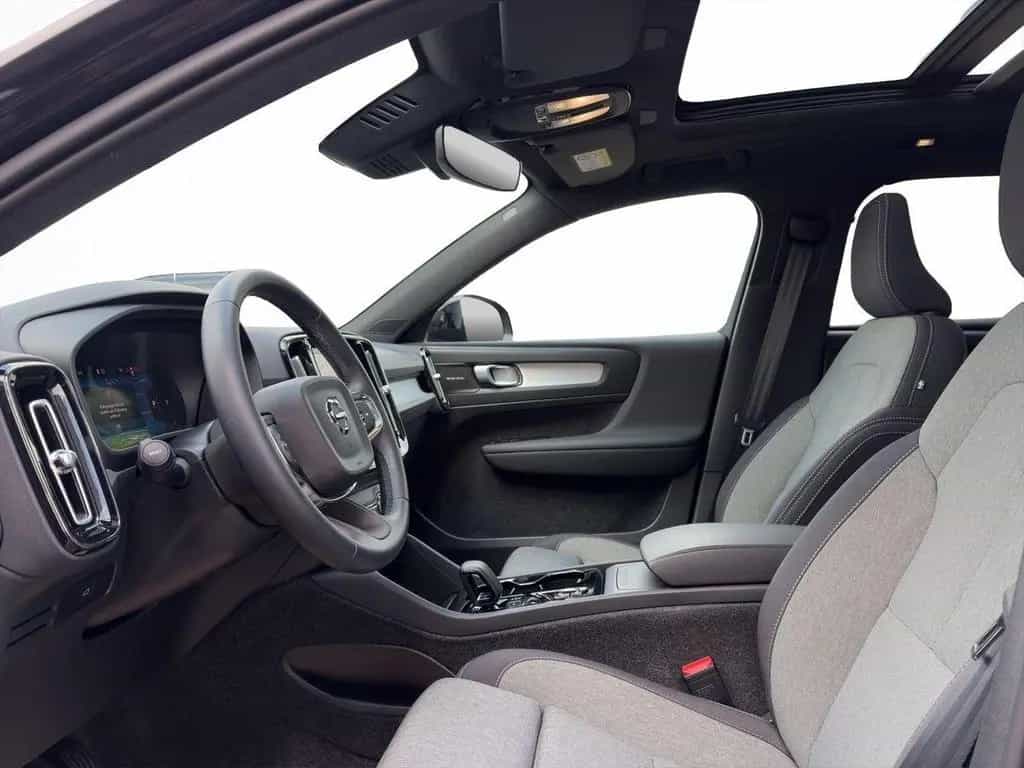 Volvo XC40 B3 Black Edition Plus, AHK Pano 20"LM-Felge 04/2025-photo-11