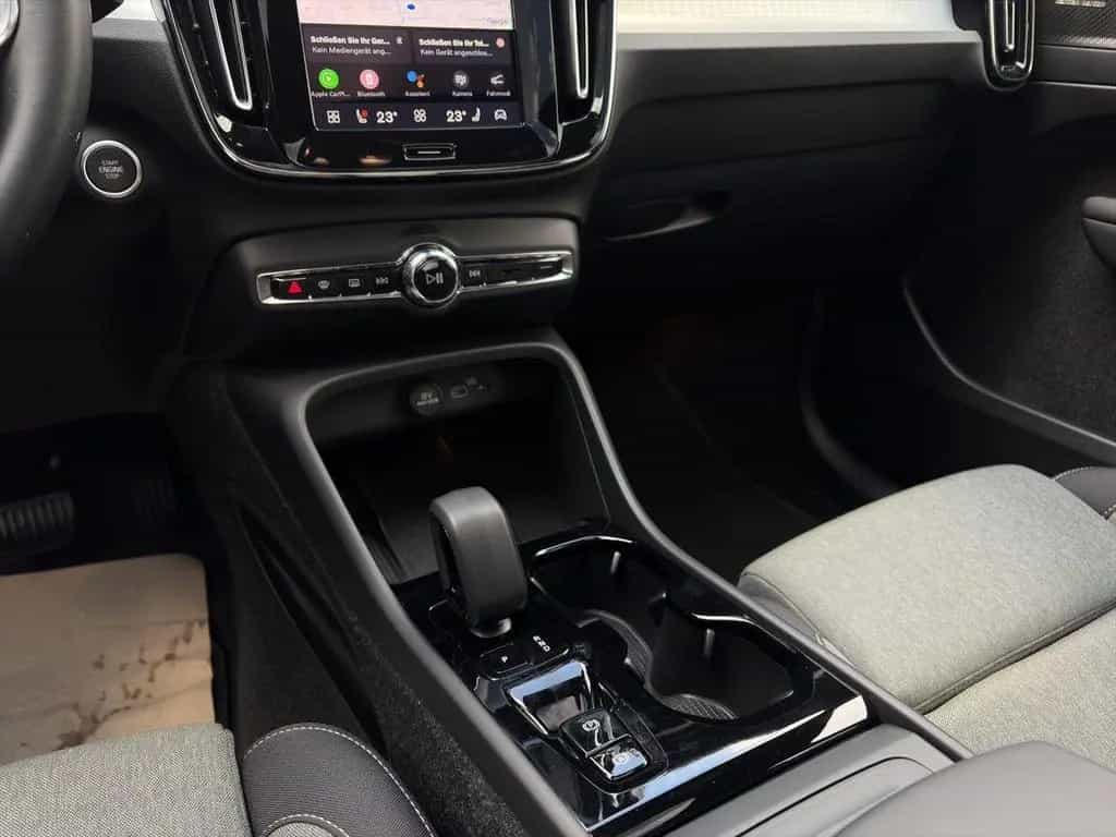 Volvo XC40 B3 Black Edition Plus, AHK Pano 20"LM-Felge 04/2025-photo-15