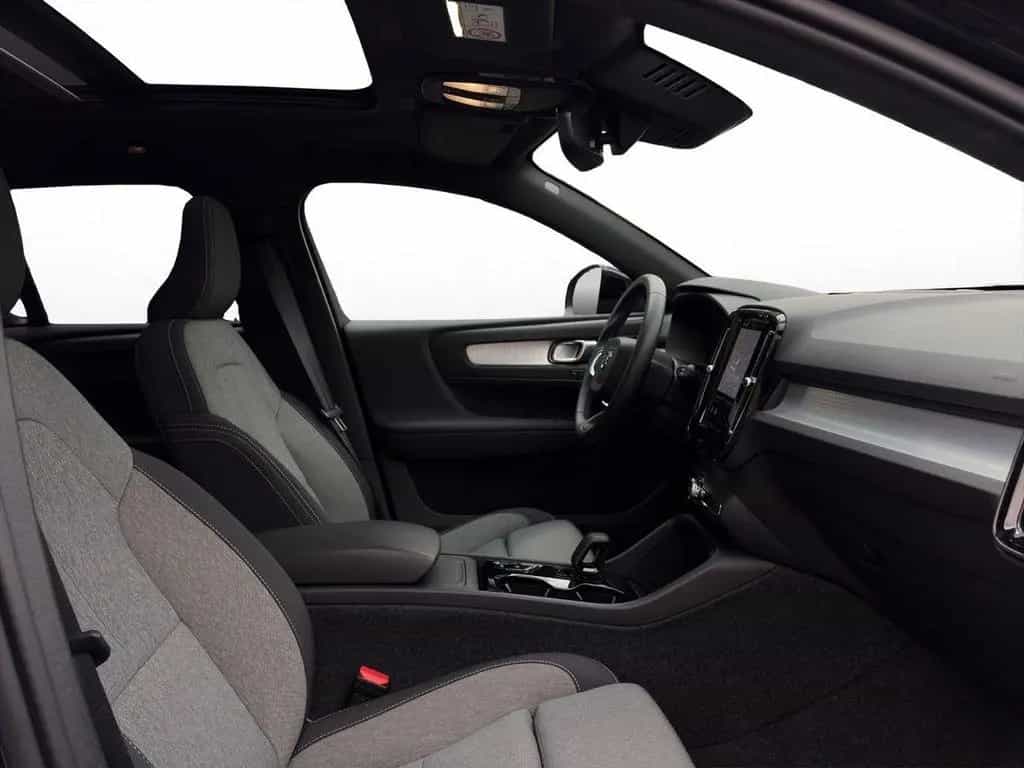 Volvo XC40 B3 Black Edition Plus, AHK Pano 20"LM-Felge 04/2025-photo-17