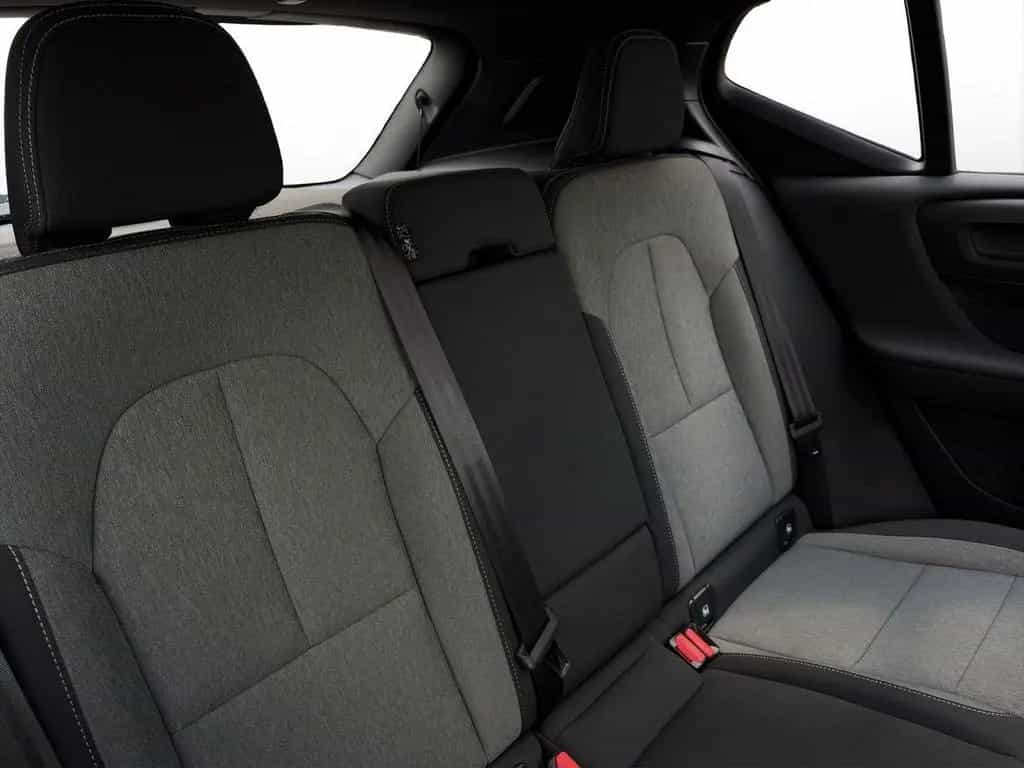 Volvo XC40 B3 Black Edition Plus, AHK Pano 20"LM-Felge 04/2025-photo-18
