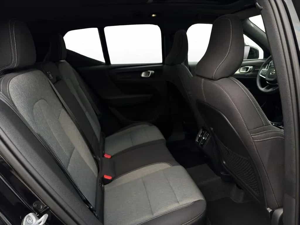 Volvo XC40 B3 Black Edition Plus, AHK Pano 20"LM-Felge 04/2025-photo-19