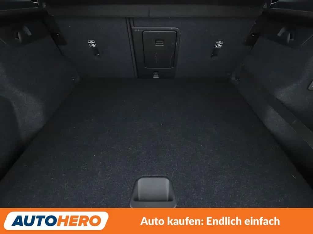 Volvo XC40 2.0 D3 Momentum Pro 2WD *NAV*TEMP*CAM*AHK* 01/2020-photo-16