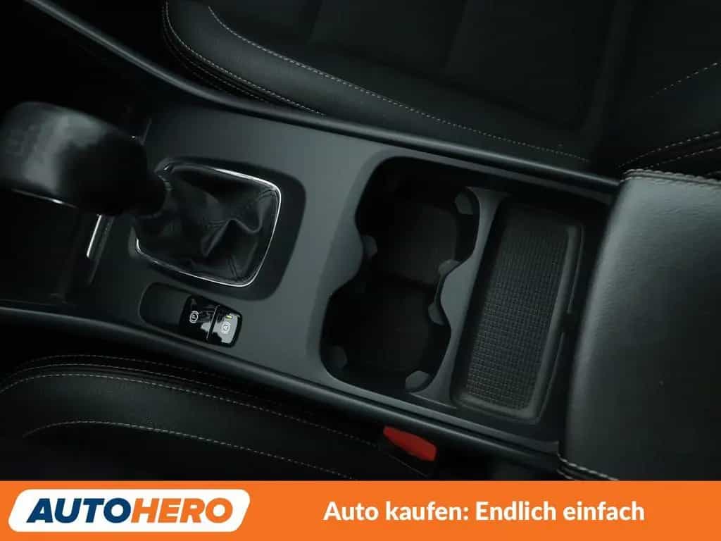 Volvo XC40 2.0 D3 Momentum Pro 2WD *NAV*TEMP*CAM*AHK* 01/2020-photo-22