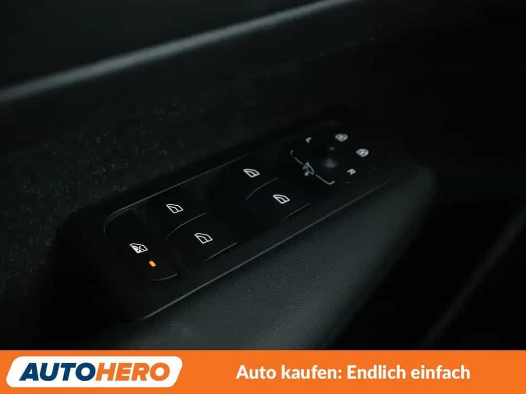 Volvo XC40 2.0 D3 Momentum Pro 2WD *NAV*TEMP*CAM*AHK* 01/2020-photo-23
