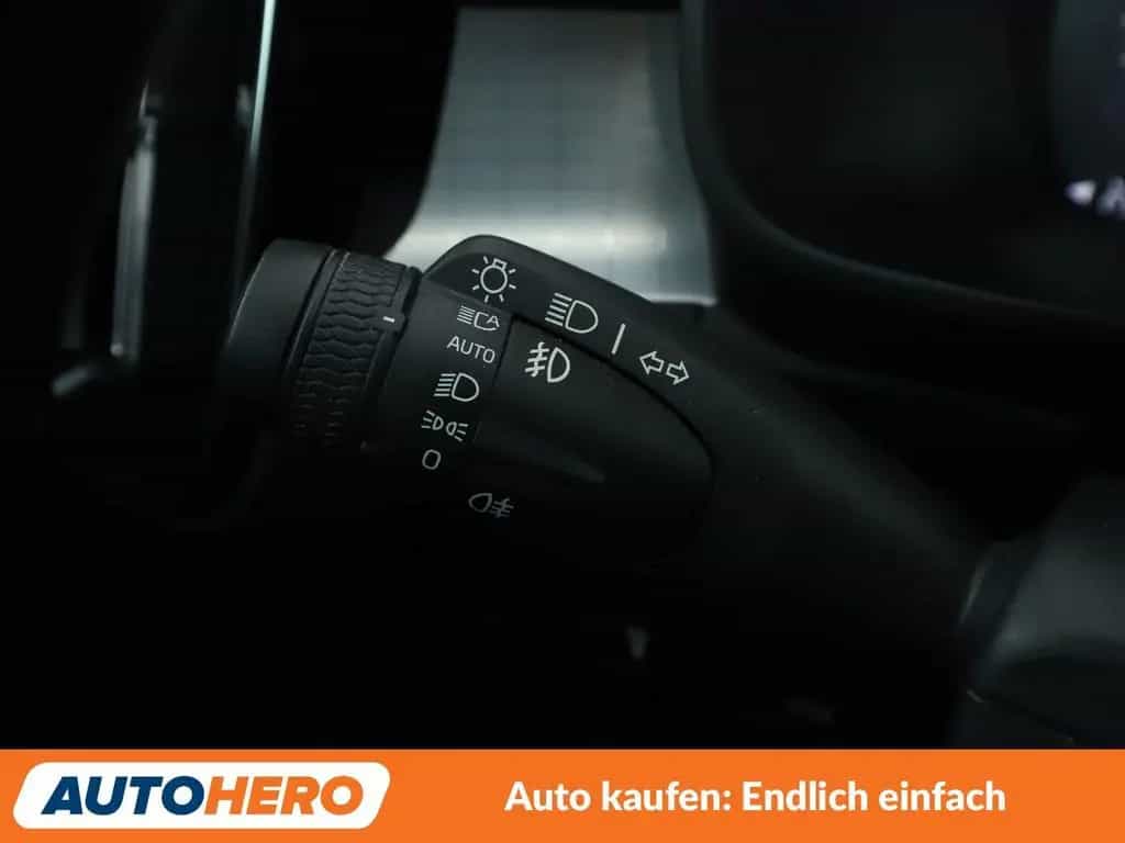 Volvo XC40 2.0 D3 Momentum Pro 2WD *NAV*TEMP*CAM*AHK* 01/2020-photo-24
