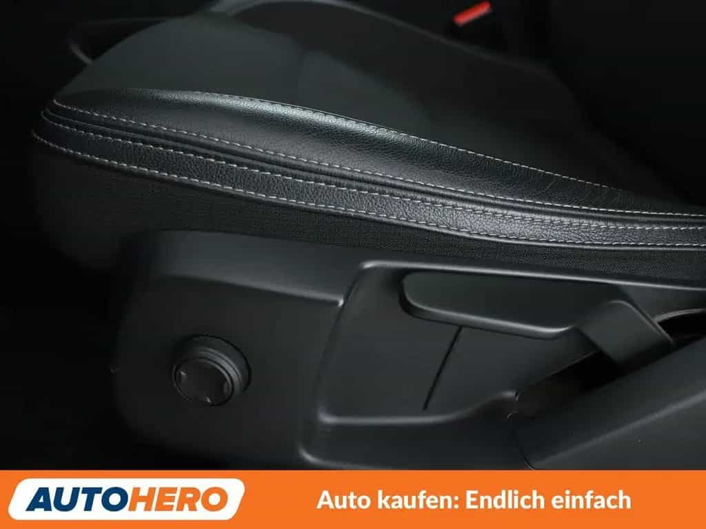 Volvo XC40 2.0 D3 Momentum Pro 2WD *NAV*TEMP*CAM*AHK* 01/2020-photo-25