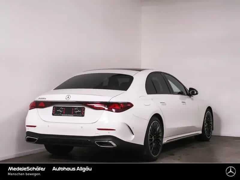 Mercedes-Benz E 220 d AMG Night 20" Fahr-Assi Pano AHK 360° 01/2025-photo-1