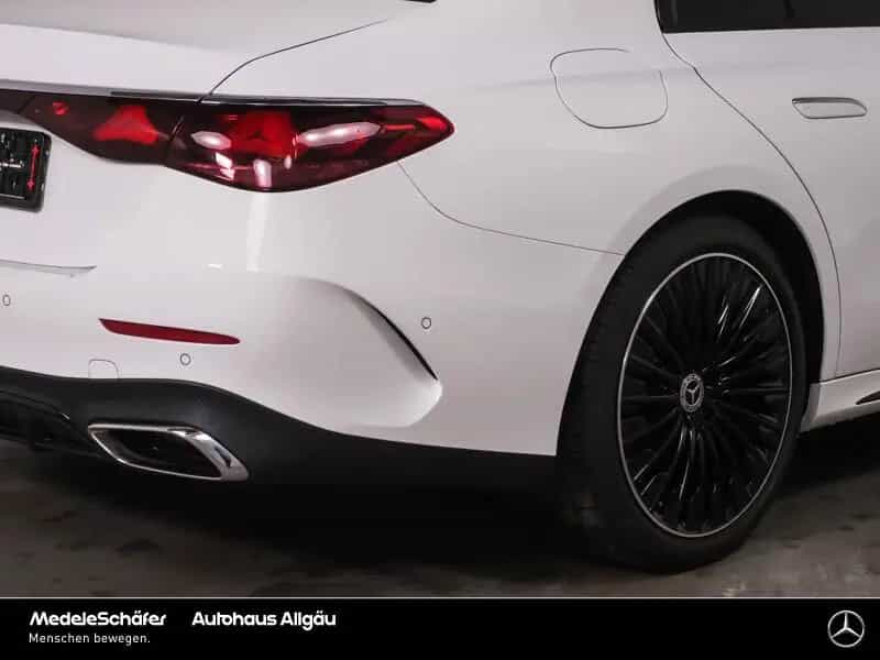 Mercedes-Benz E 220 d AMG Night 20" Fahr-Assi Pano AHK 360° 01/2025-photo-8