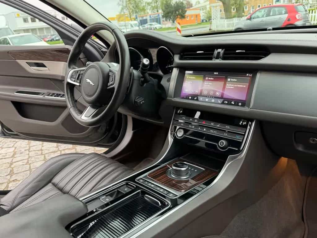 Jaguar XF Pure 25d*AWD*Leder*Alu*Kam*Navi* 05/2019-photo-12