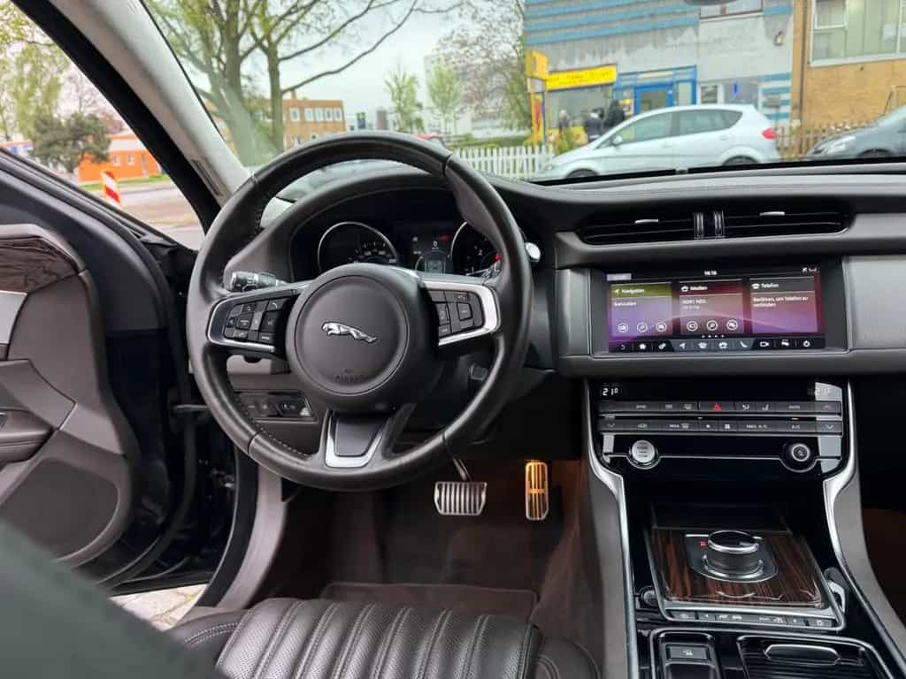Jaguar XF Pure 25d*AWD*Leder*Alu*Kam*Navi* 05/2019-photo-14