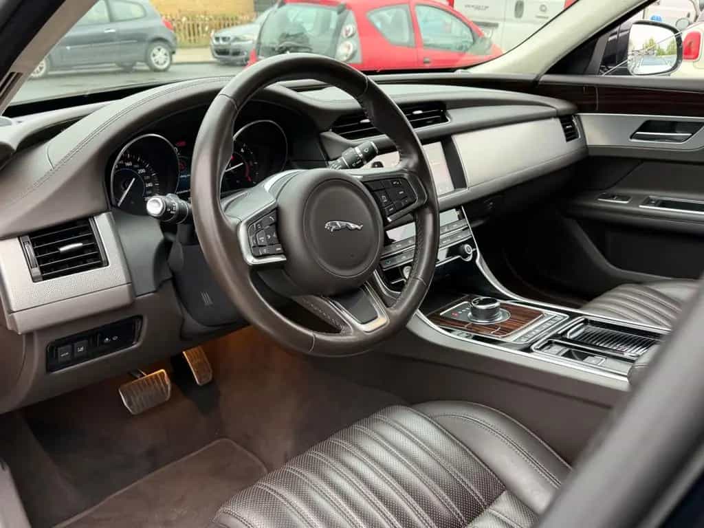 Jaguar XF Pure 25d*AWD*Leder*Alu*Kam*Navi* 05/2019-photo-3