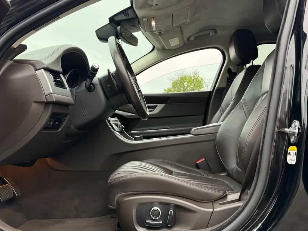 Jaguar XF Pure 25d*AWD*Leder*Alu*Kam*Navi* 05/2019-photo-8