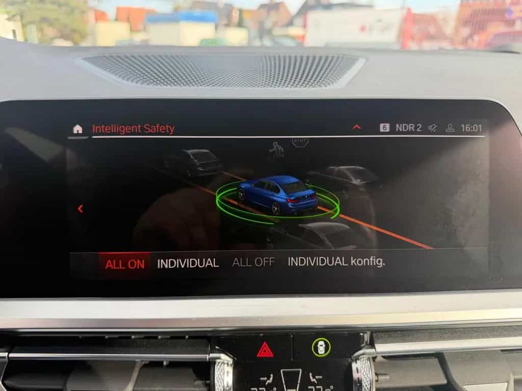 BMW 3 Series 320 i xDrive M Sport Lim. LEDER KAMERA DRIVING 10/2019-photo-30
