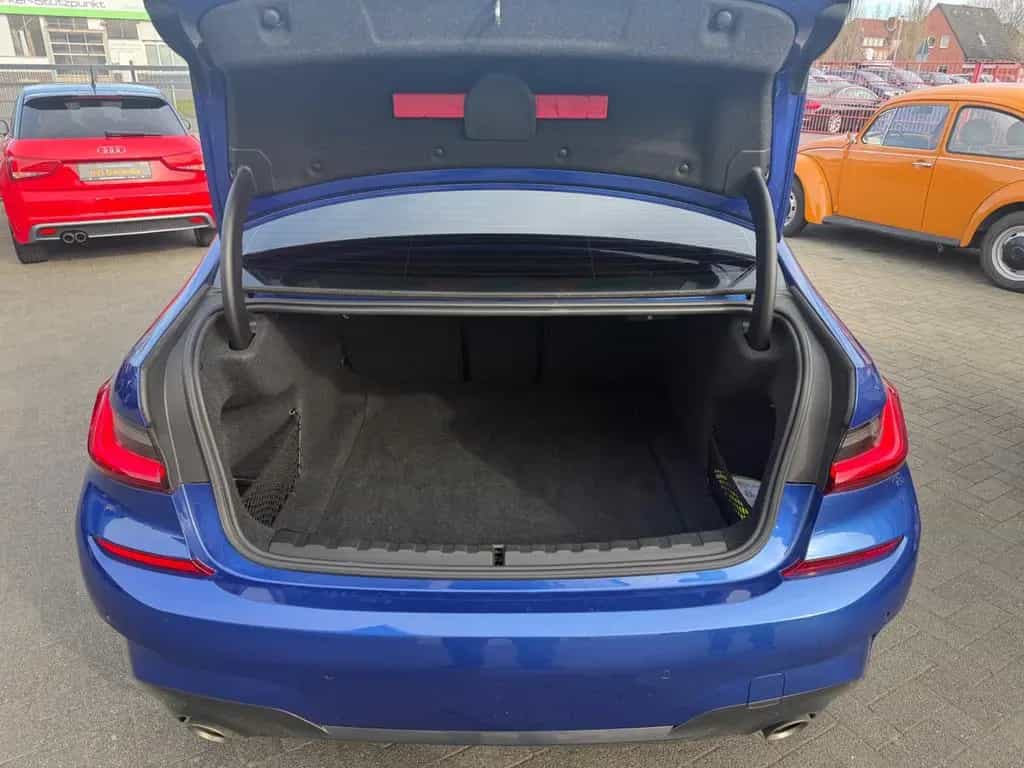 BMW 3 Series 320 i xDrive M Sport Lim. LEDER KAMERA DRIVING 10/2019-photo-7