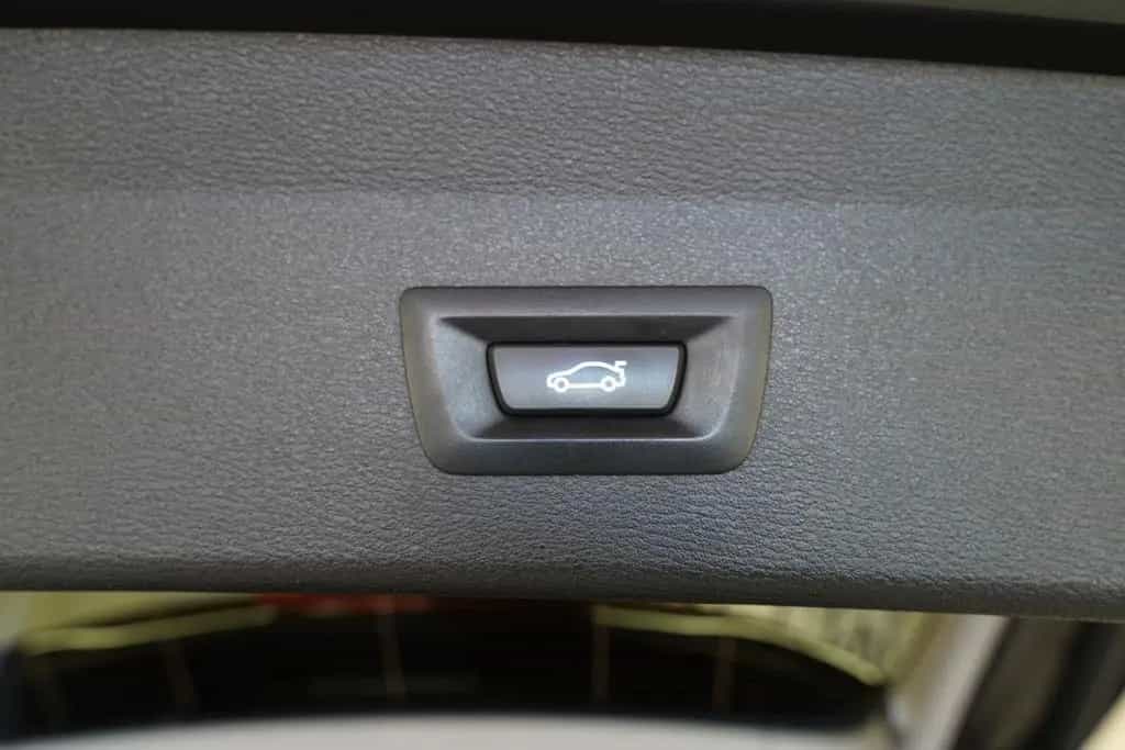 BMW X1 sDrive18i Aut. "Advantage" LED*SITZH*NAVI 12/2018-photo-17