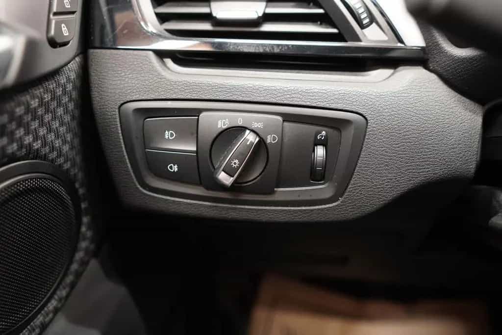 BMW X1 sDrive18i Aut. "Advantage" LED*SITZH*NAVI 12/2018-photo-26
