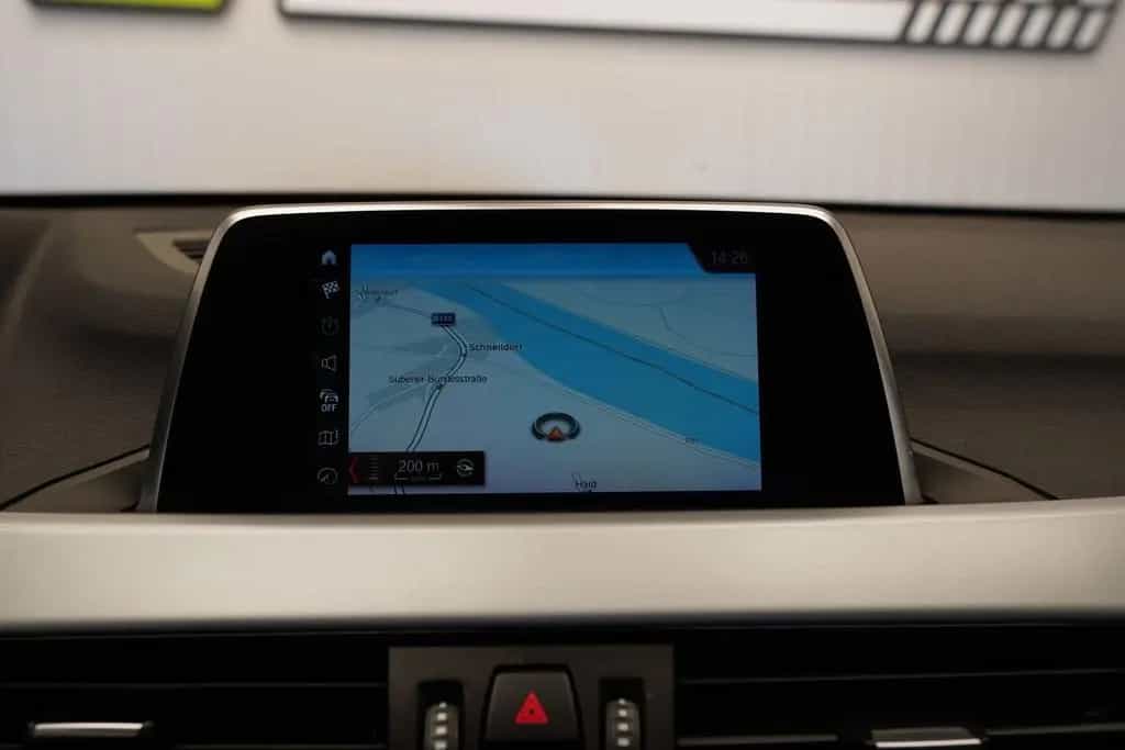 BMW X1 sDrive18i Aut. "Advantage" LED*SITZH*NAVI 12/2018-photo-29