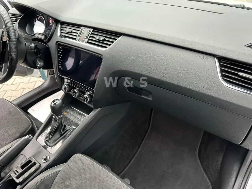 Skoda Octavia Combi RS*AHK*LED*APPLE-CAR* 09/2017-photo-25