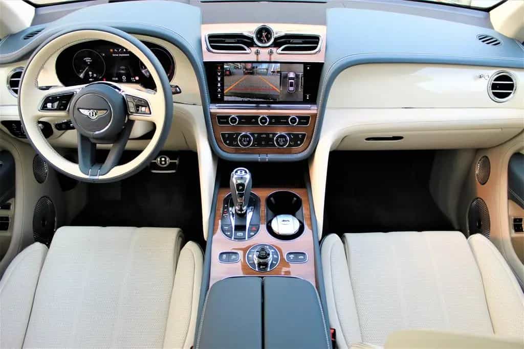 Bentley Bentayga 4.0 V8/ EWB / AZURE / FIRST EDITION / N 11/2022-photo-17