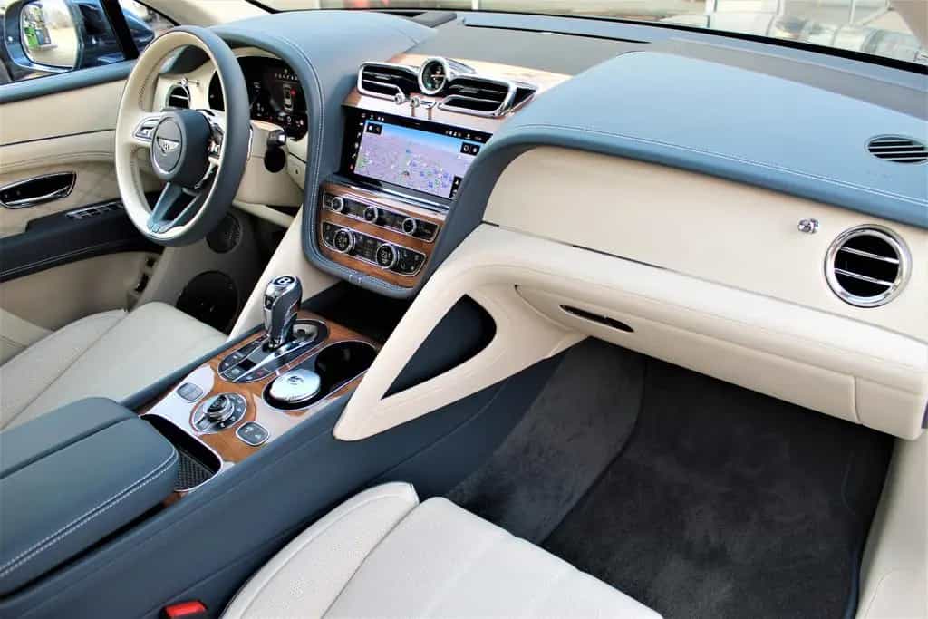 Bentley Bentayga 4.0 V8/ EWB / AZURE / FIRST EDITION / N 11/2022-photo-24