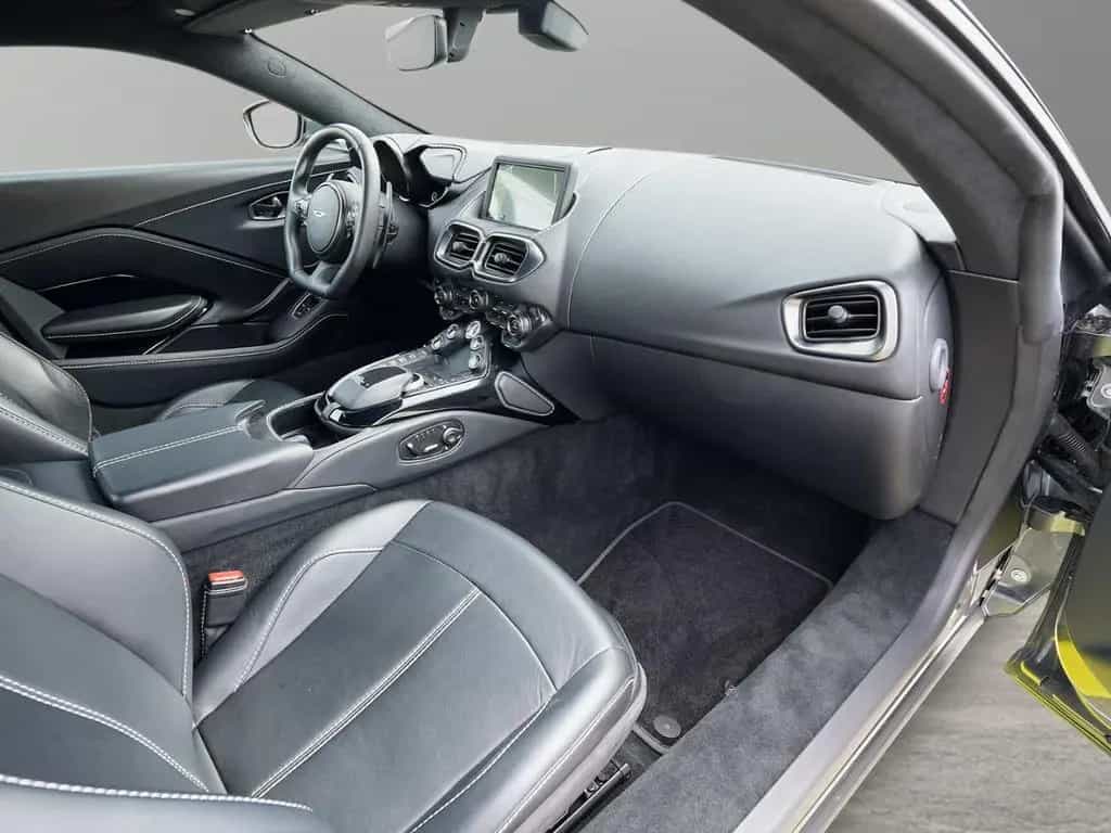 Aston Martin V8 Vantage Vantage V8 Coupe Magnetic Silver 07/2018-photo-26