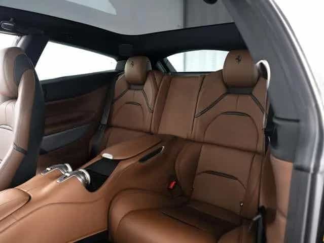 Ferrari GTC4 Lusso V12 12/2016-photo-12