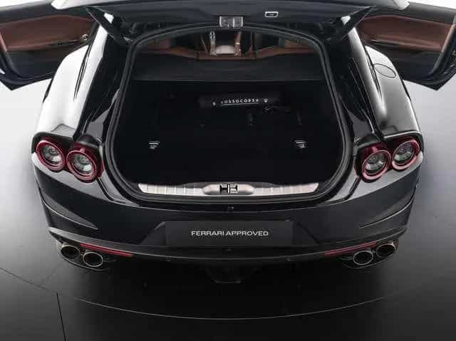 Ferrari GTC4 Lusso V12 12/2016-photo-14