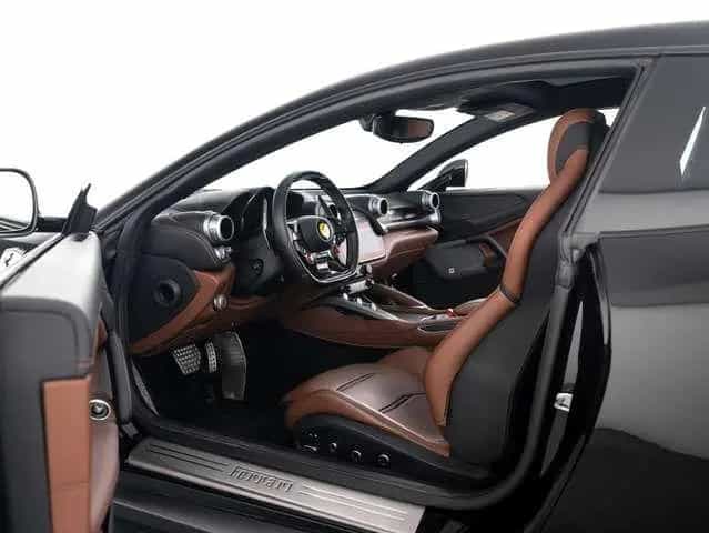 Ferrari GTC4 Lusso V12 12/2016-photo-6