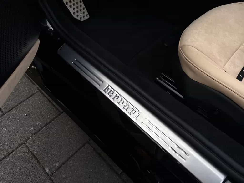 Ferrari 12Cilindri Spider *Embleme*Navi*PDC*Klima*Leder* 07/2025-photo-23