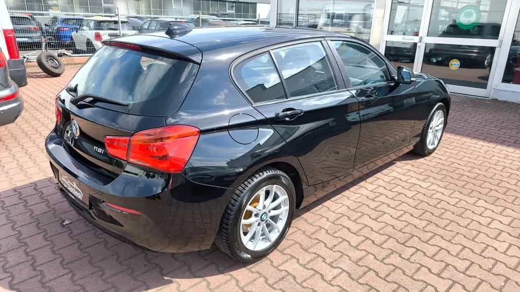 BMW 1 Series 118i Limousine 5-trg. Advantage 12/2017-photo-2