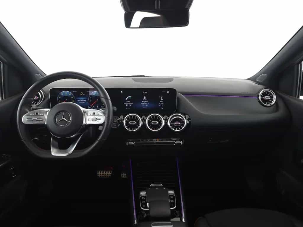 Mercedes-Benz B 200 AMG Night MBUX Pano Distronic Kamera LED 02/2019-photo-10