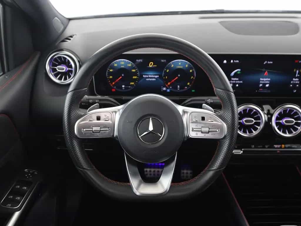 Mercedes-Benz B 200 AMG Night MBUX Pano Distronic Kamera LED 02/2019-photo-11