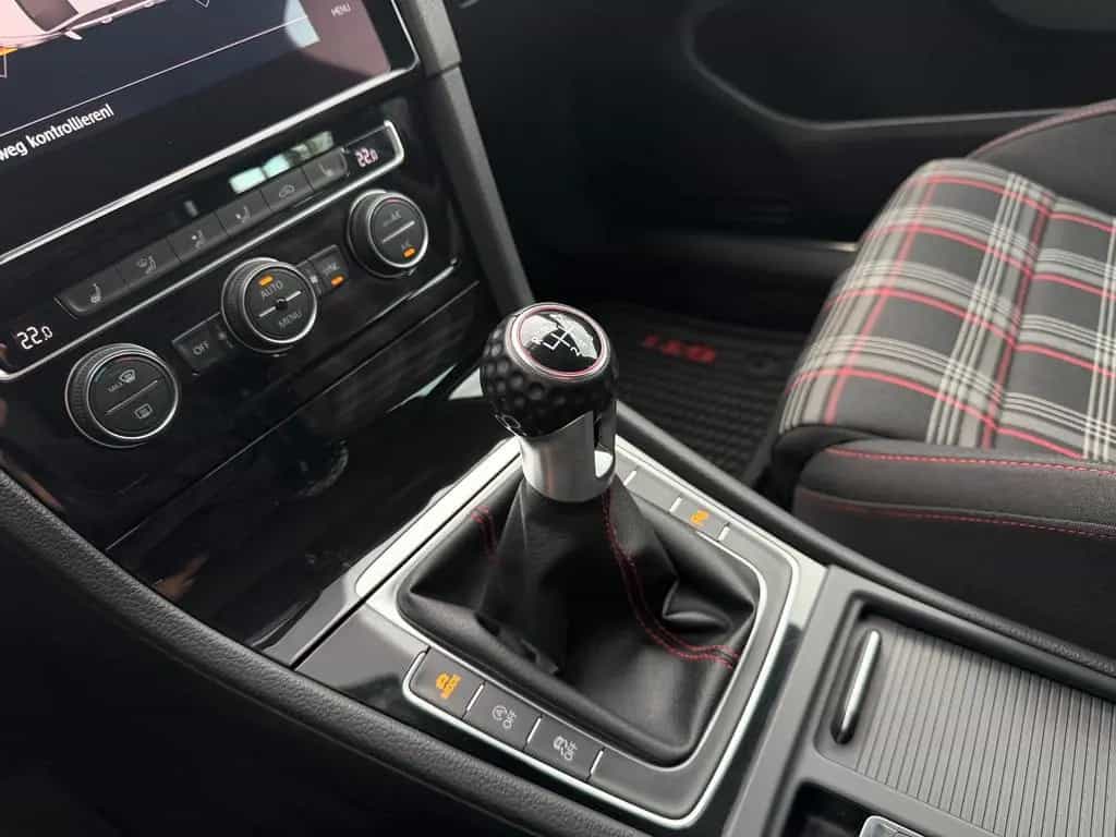 Volkswagen Golf VII Lim. GTI Performance*1.Hand*Panorama* 10/2017-photo-14