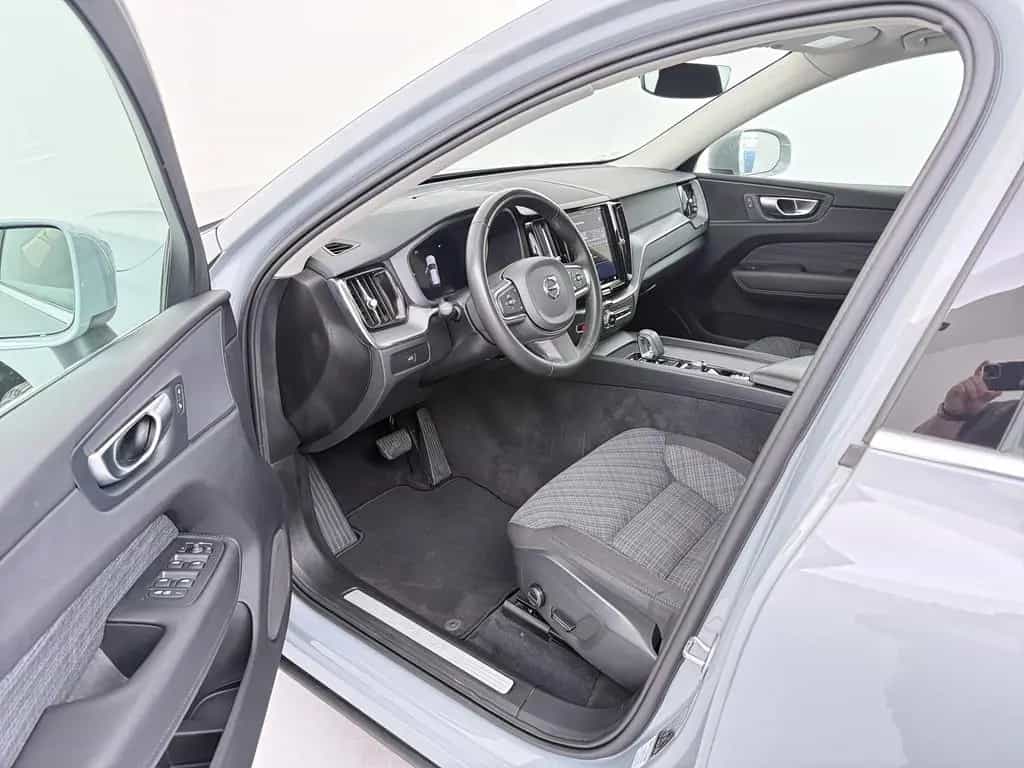 Volvo XC60 B4 Diesel Core 2WD 11/2023-photo-10